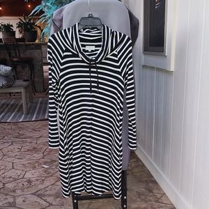 Lou & Grey long sleeve dress with hidden pockets.